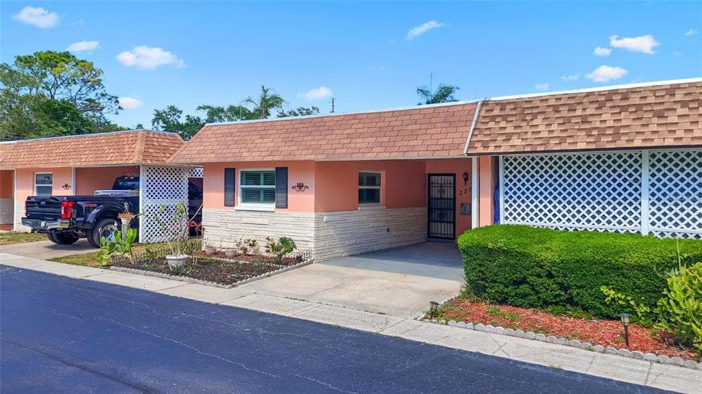 325 SKY LOCH DRIVE W