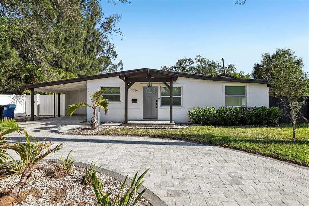 1524 CONNECTICUT AVENUE NE ST PETERSBURG, FL 33703