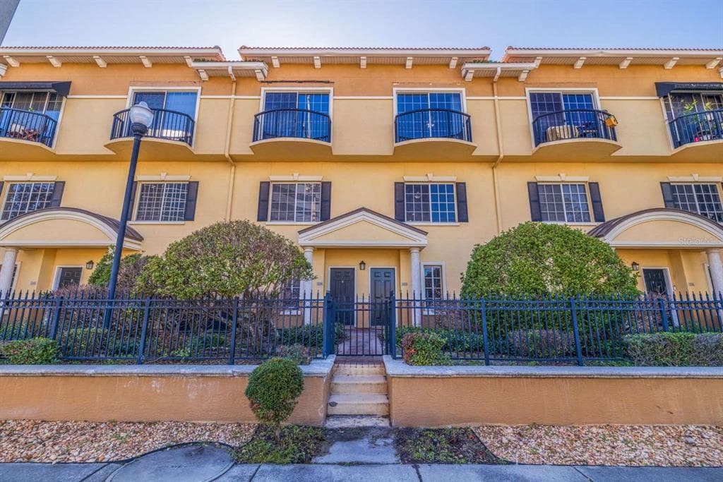 5252 W KENNEDY BOULEVARD TAMPA, FL 33609