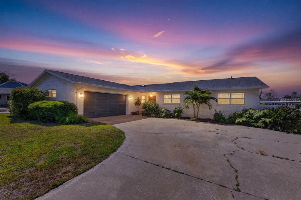 8450 FLAGSTONE DRIVE