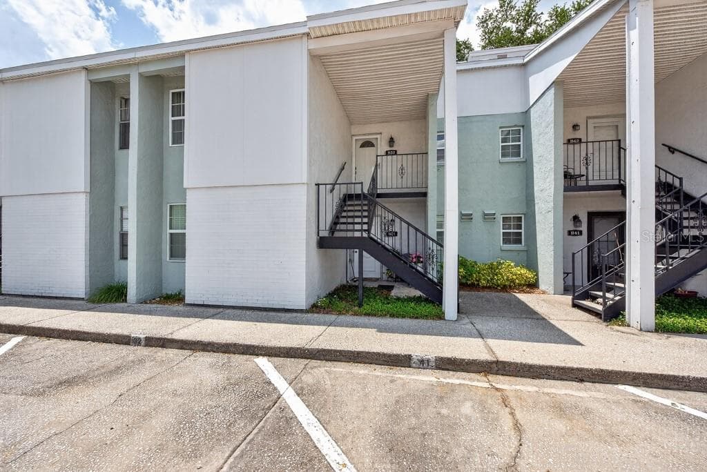 3803 N OAK DRIVE UNIT B32 TAMPA, FL 33611