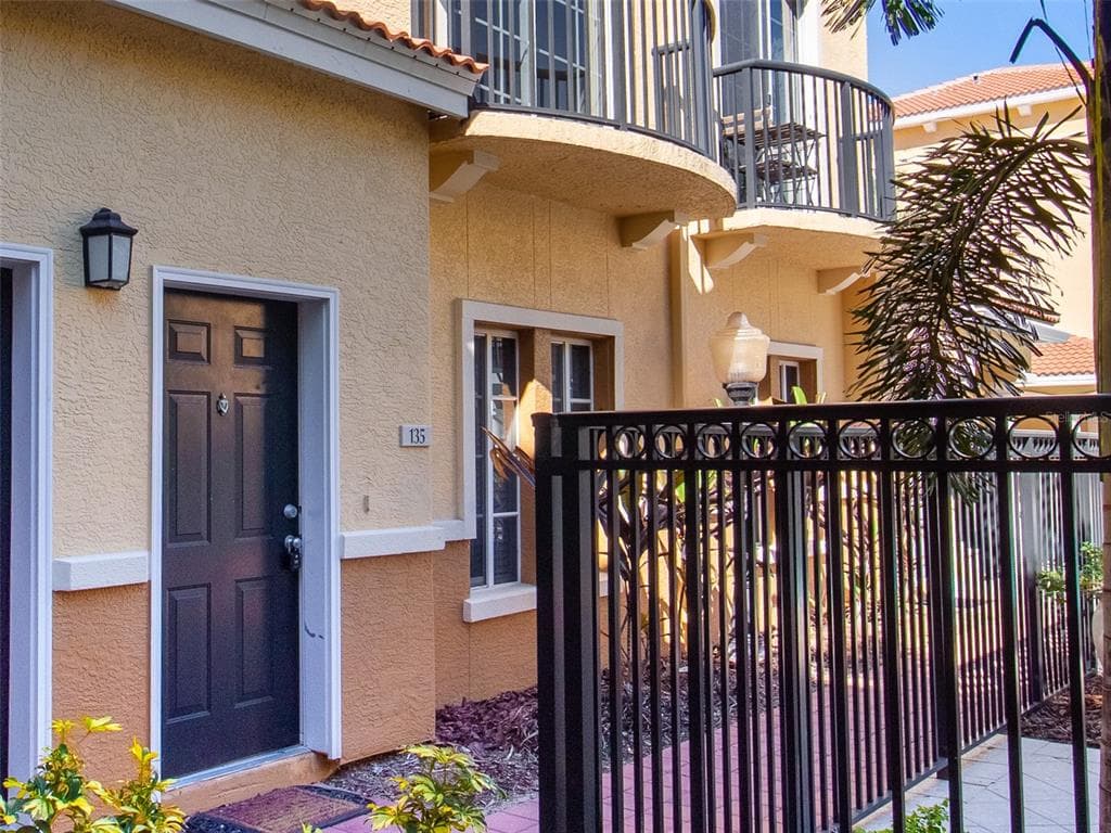 135 GRAND BEACH PLACE TAMPA, FL 33609