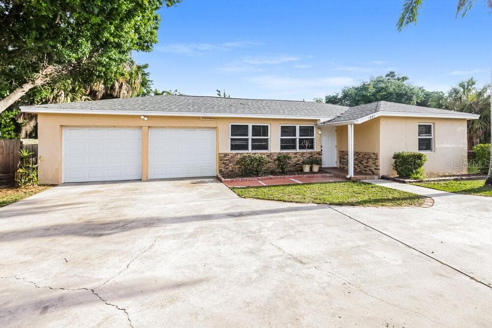 1887 SUNSET PLACE FORT MYERS, FL 33901