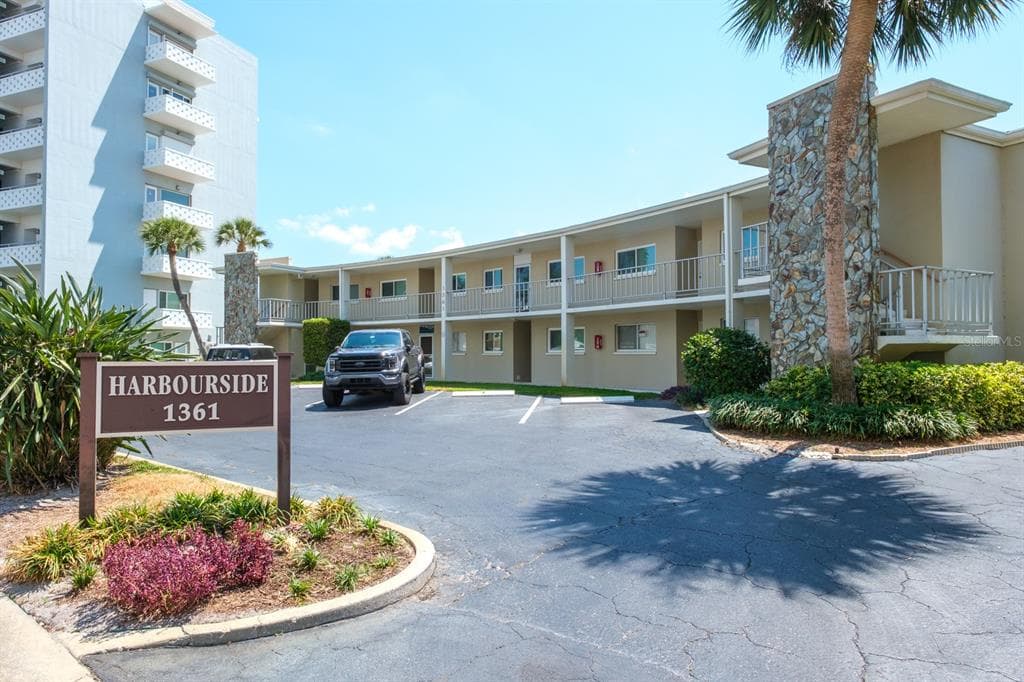 1361 SNELL ISLE BOULEVARD NE UNIT 6 ST PETERSBURG, FL 33704