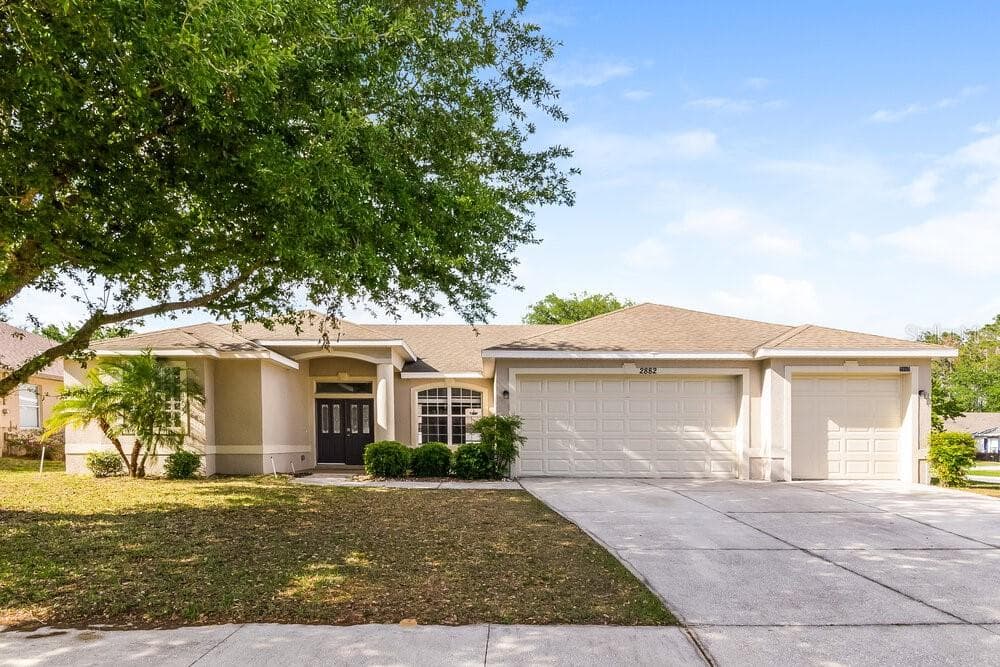 2882 SOUTHERN PINES LOOP CLERMONT, FL 34711