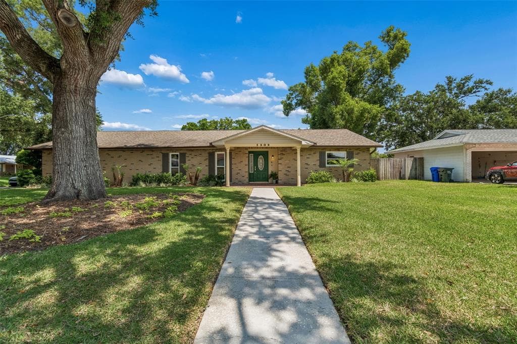1302 GLENGREEN LANE LAKELAND, FL 33813