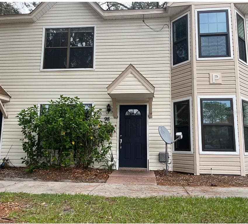 2302 MAKI ROAD UNIT 98 PLANT CITY, FL 33563