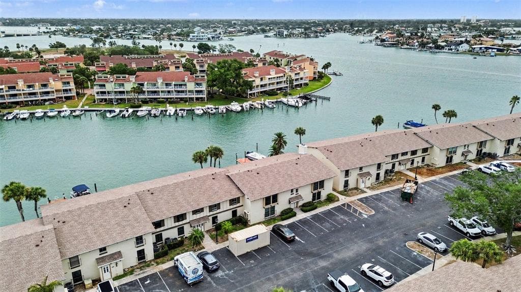 546 PLAZA SEVILLE COURT UNIT 85 TREASURE ISLAND, FL 33706