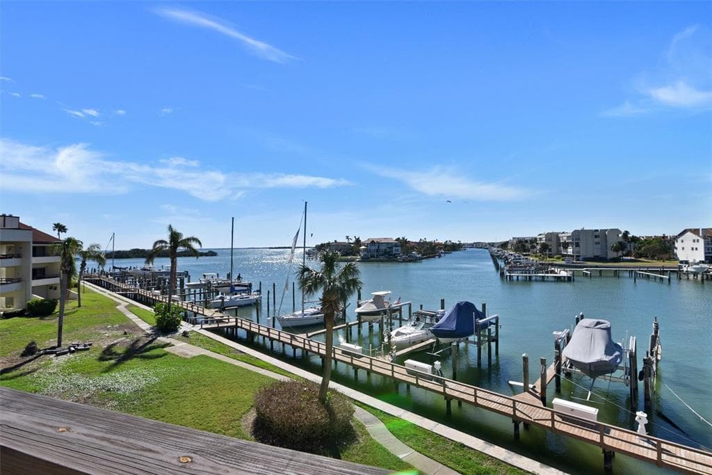 126 1ST STREET E UNIT 209 TIERRA VERDE, FL 33715