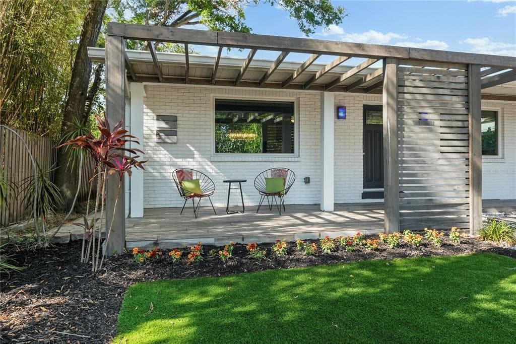 3027 BURLINGTON AVENUE N ST PETERSBURG, FL 33713
