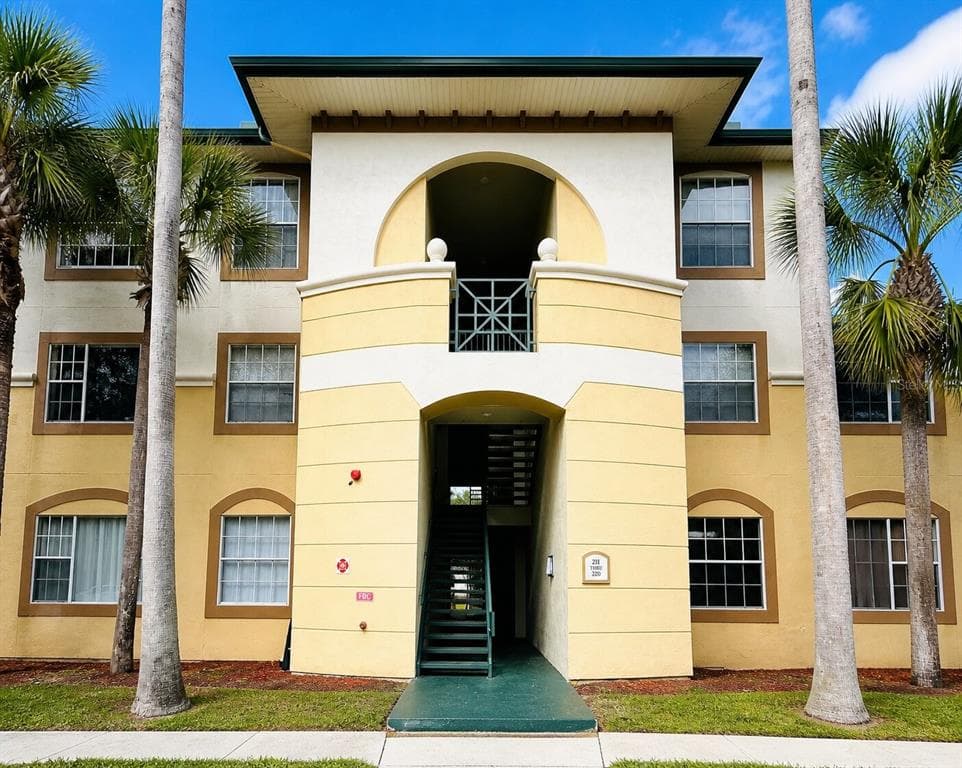17114 CARRINGTON PARK DRIVE UNIT 213 TAMPA, FL 33647