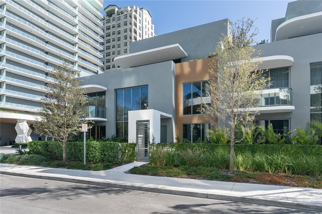 3020 W SANTIAGO STREET UNIT 1
