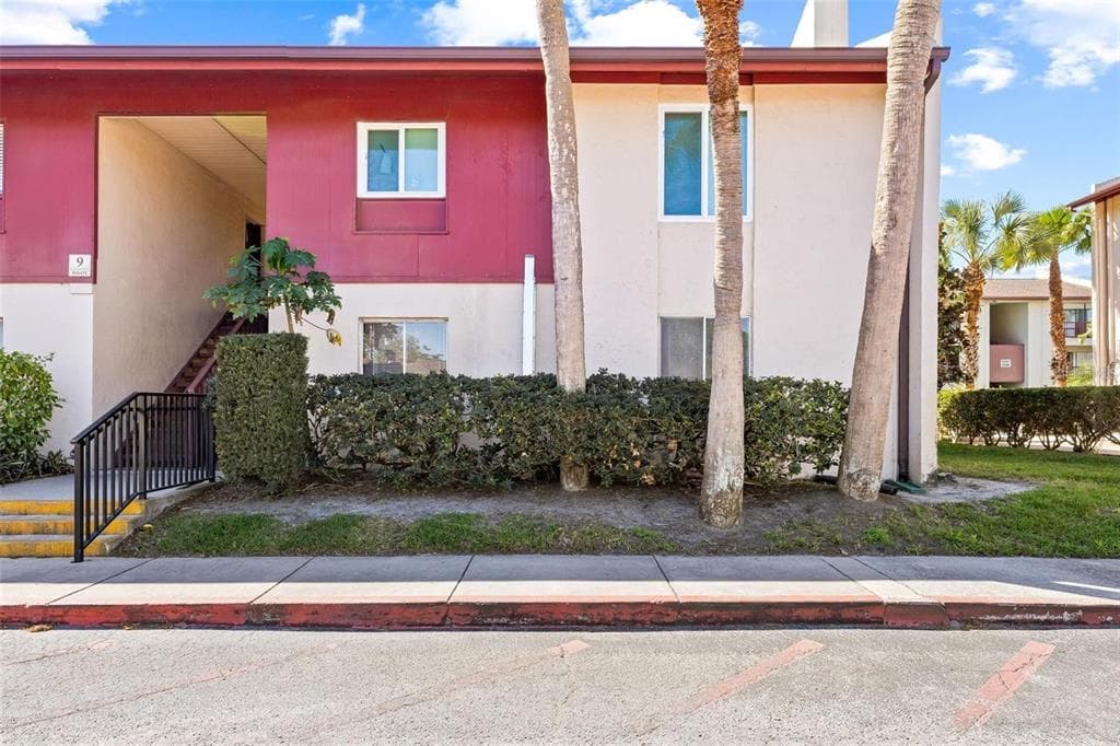 8601 HURON CT UNIT 44 TAMPA, FL 33614