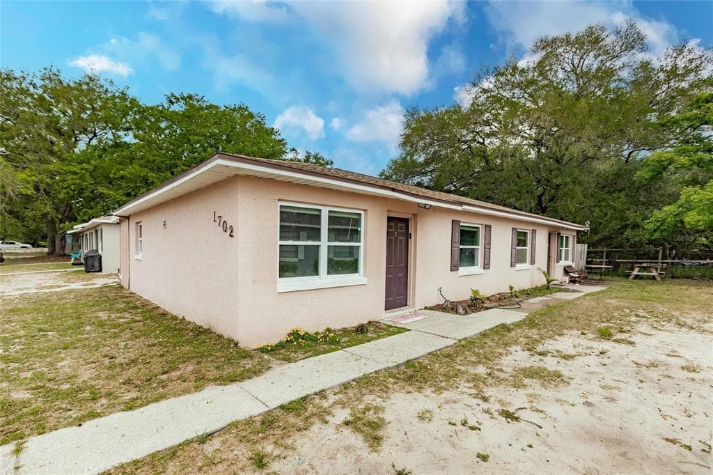 1702 BIRCHWOOD CIRCLE LEESBURG, FL 34748