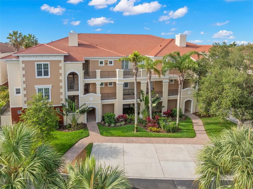 6 ACADEMY WAY S UNIT 221 ST PETERSBURG, FL 33711