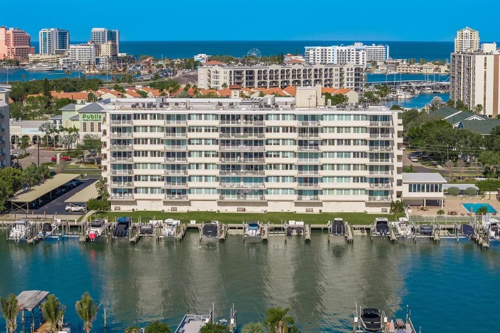 223 ISLAND WAY UNIT 2D CLEARWATER BEACH, FL 33767
