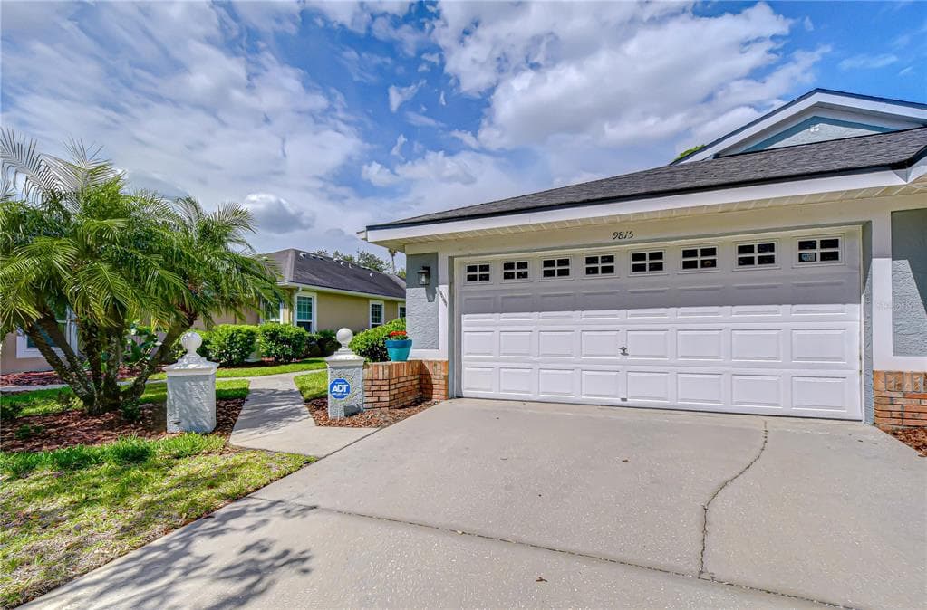 9815 GINGERWOOD DRIVE TAMPA, FL 33626