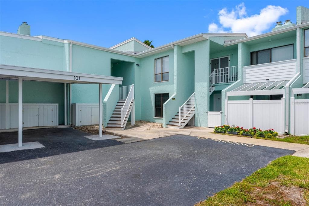 1 WINDRUSH BOULEVARD UNIT 101 INDIAN ROCKS BEACH, FL 33785