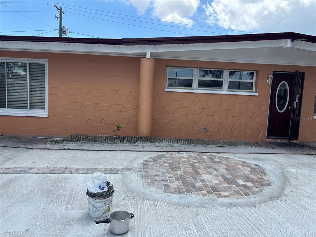 1320 LARSEN LN TAMPA, FL 33619