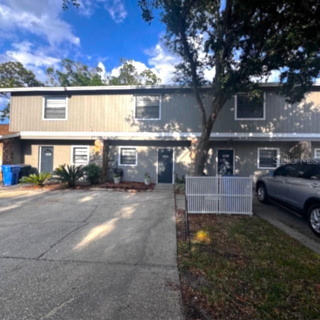 10128 LAKE OAK CIRCLE TAMPA, FL 33624
