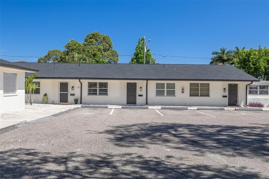 535 32ND AVENUE N UNIT 5 ST PETERSBURG, FL 33704