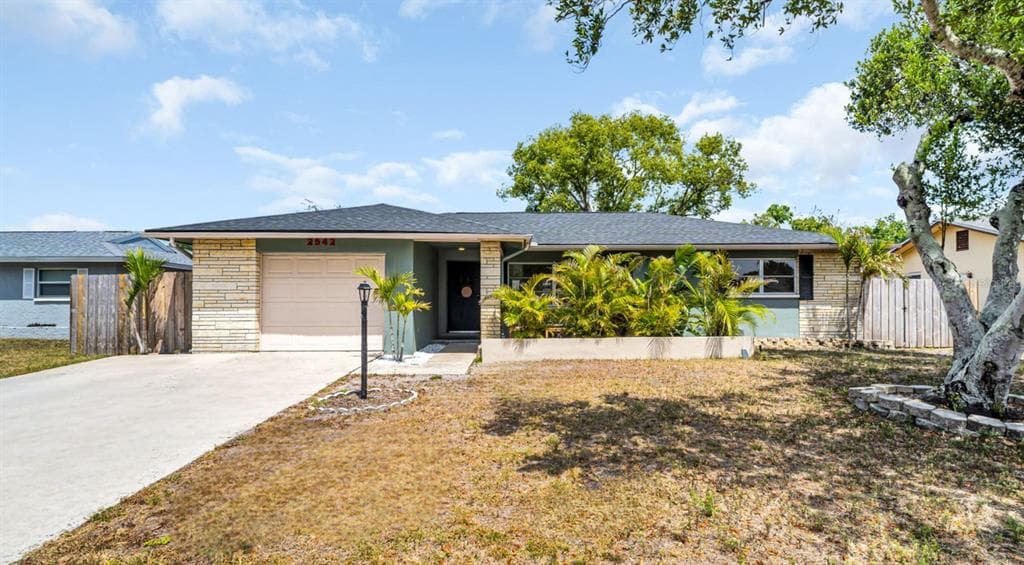 2542 WYNNEWOOD DRIVE CLEARWATER, FL 33763