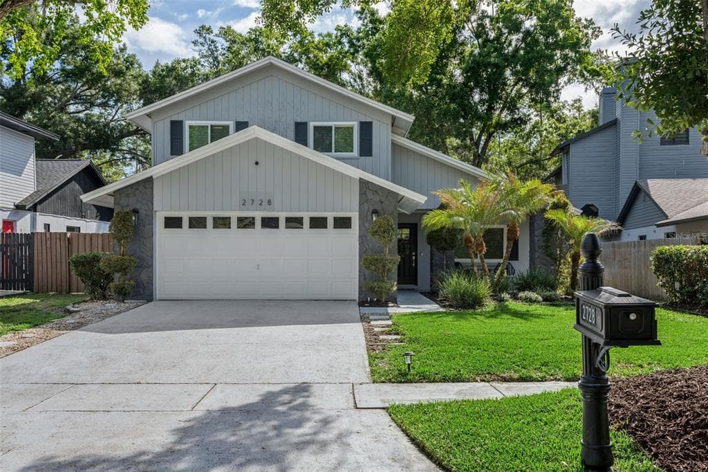2728 LAKEVILLE DRIVE