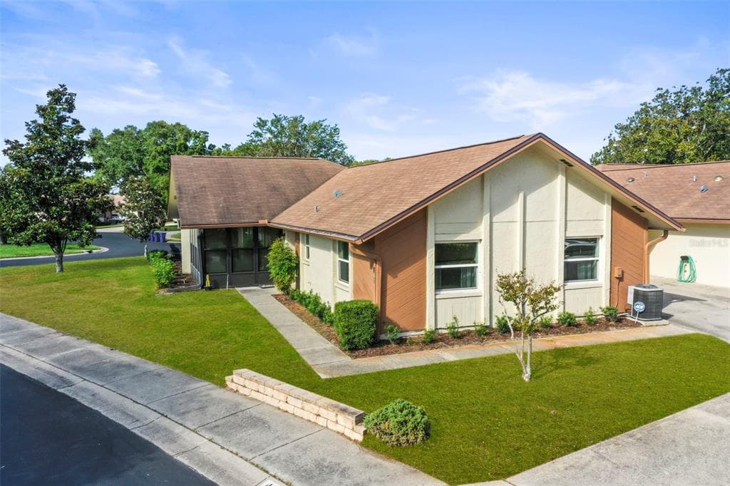 400 STIRLING TERRACE DUNEDIN, FL 34698