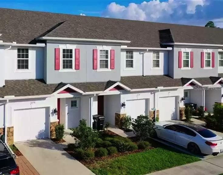 1074 AMBER LEAF TRAIL WESLEY CHAPEL, FL 33544