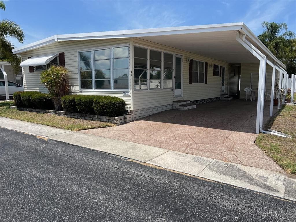 96 ROYAL PALM CIRCLE LARGO, FL 33778