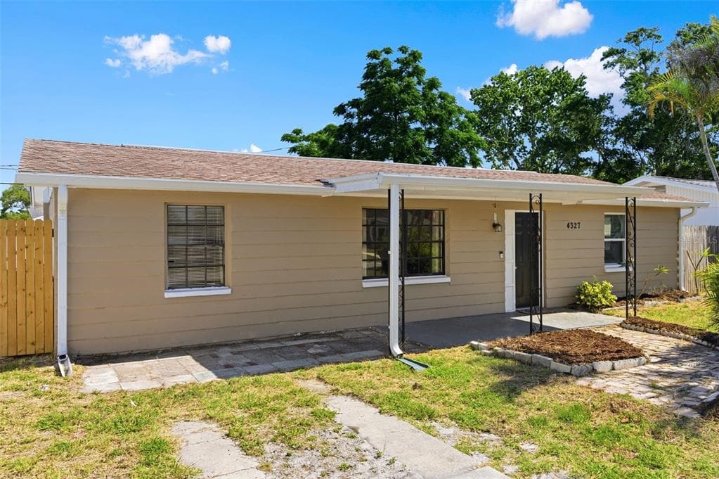 4327 BEACON SQUARE DRIVE HOLIDAY, FL 34691