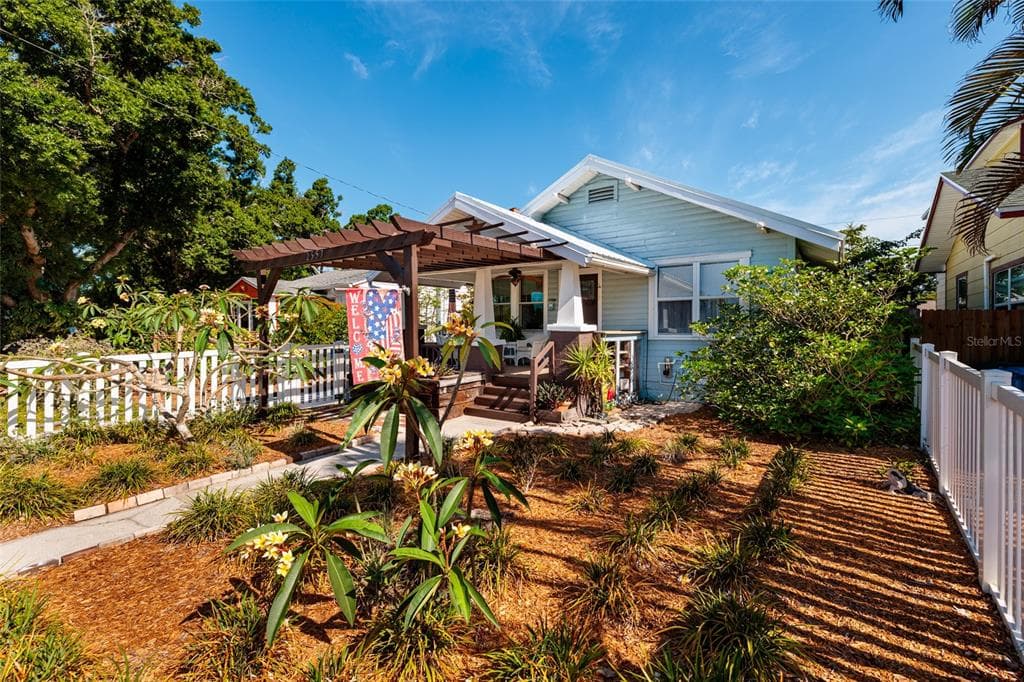 2557 16TH AVENUE N ST PETERSBURG, FL 33713