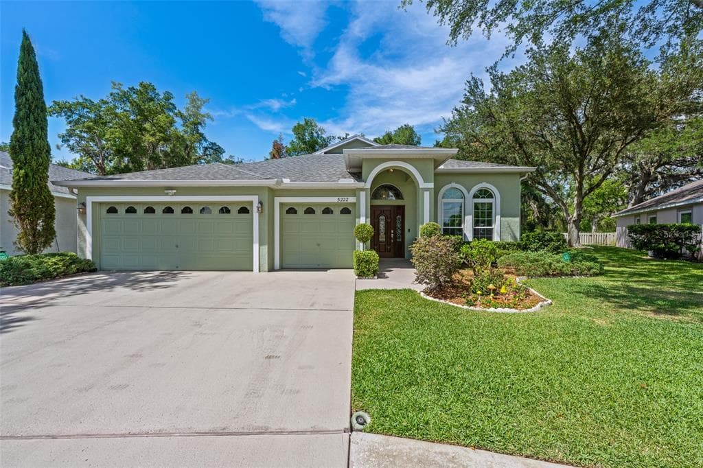 5222 NEW BRITTANY LANE ZEPHYRHILLS, FL 33541