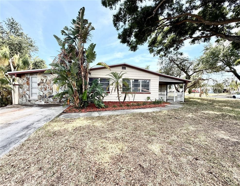10862 VILLAGE GREEN AVENUE SEMINOLE, FL 33772
