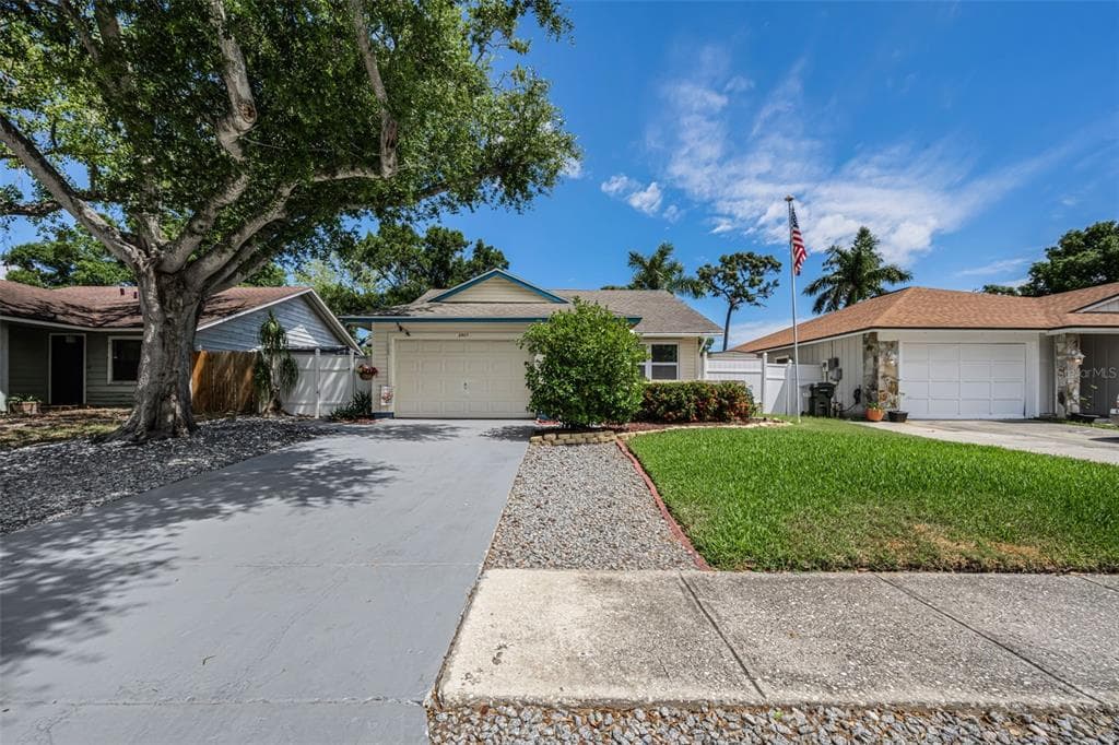 2907 WHISPERING DRIVE N LARGO, FL 33771