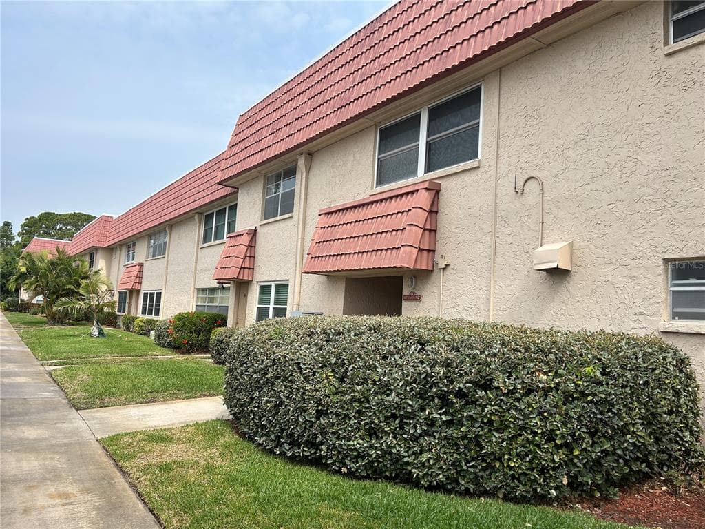 10037 62ND TERRACE N UNIT 15 ST PETERSBURG, FL 33708