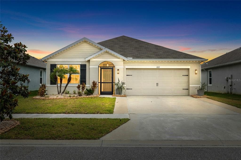 1523 GLEN GROVE LOOP WESLEY CHAPEL, FL 33543
