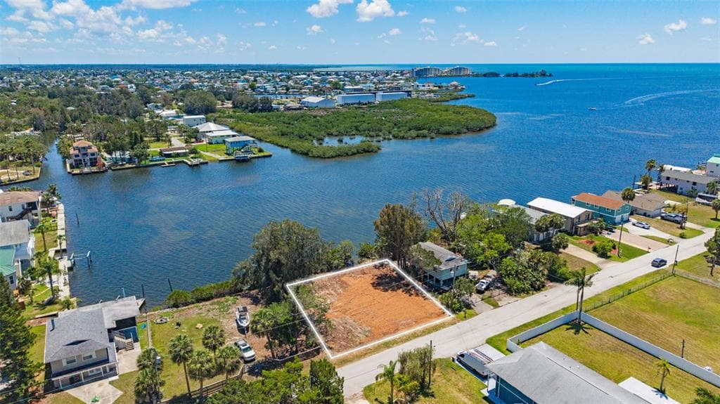6646 SEAVIEW BOULEVARD HUDSON, FL 34667