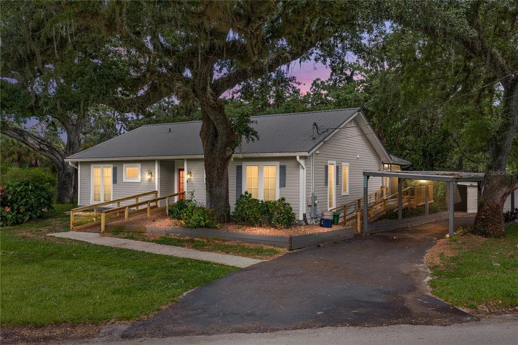 975 CALOOSA ESTATES DRIVE