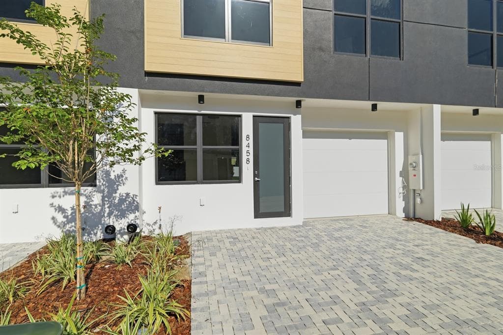 8458 MODANO PLACE TAMPA, FL 33614