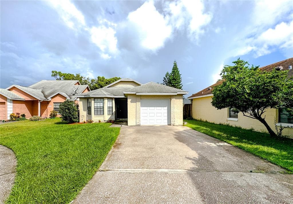 7821 FARNSWORTH COURT ORLANDO, FL 32825