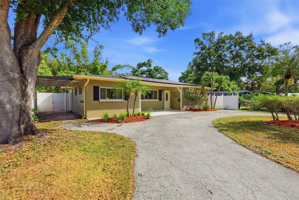 5654 KIWANIS PLACE NE ST PETERSBURG, FL 33703