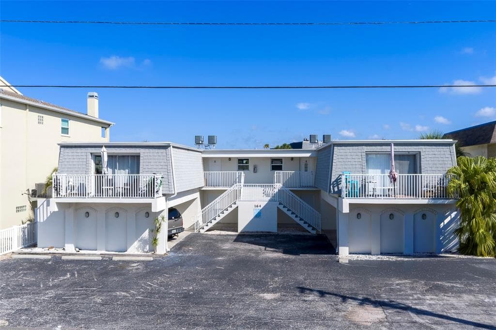 164 117TH AVENUE UNIT 4 TREASURE ISLAND, FL 33706