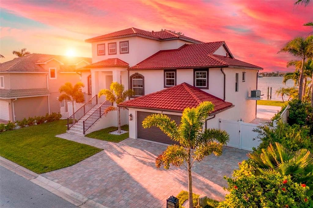 4 PARADISE LANE TREASURE ISLAND, FL 33706