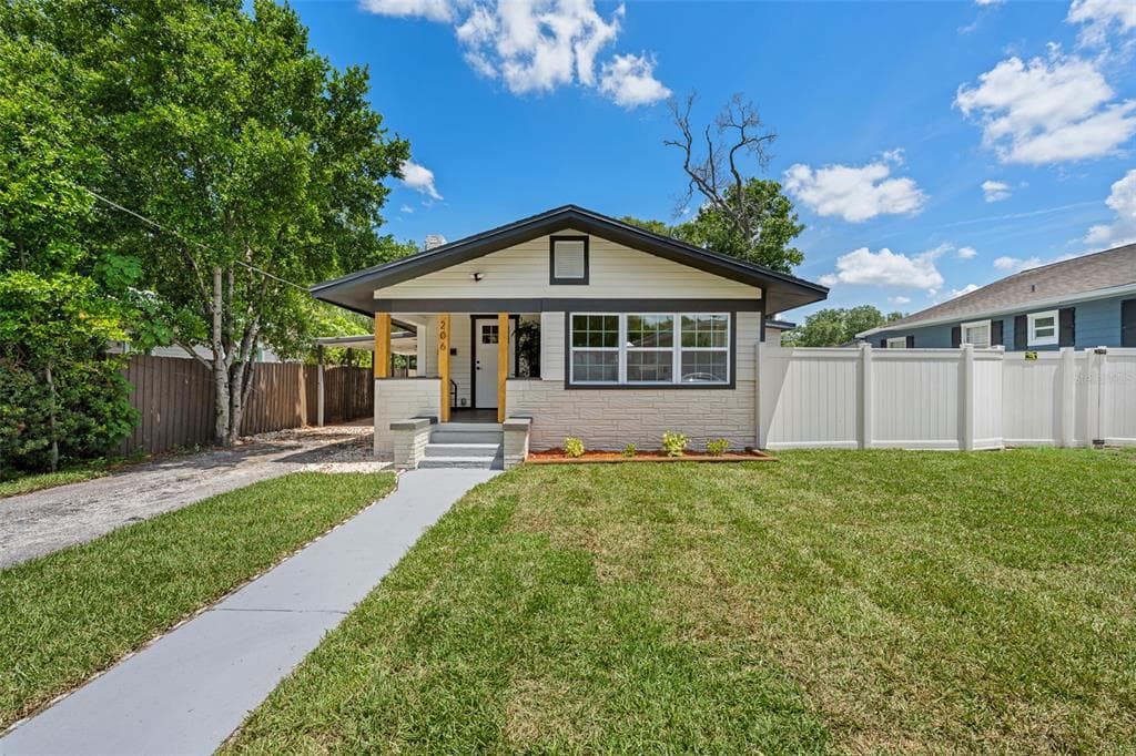 206 E NORTH STREET TAMPA, FL 33604