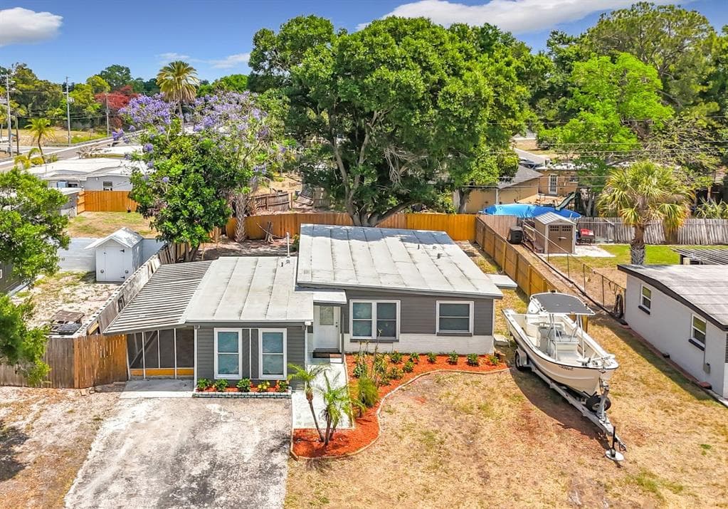 9369 83RD STREET N SEMINOLE, FL 33777