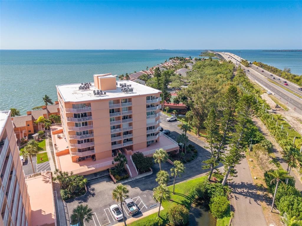 7432 SUNSHINE SKYWAY LANE S UNIT 704 ST PETERSBURG, FL 33711