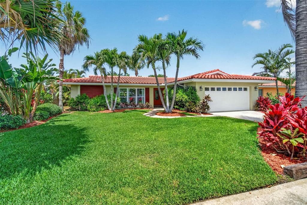 10444 MAJESTIC DRIVE LARGO, FL 33774