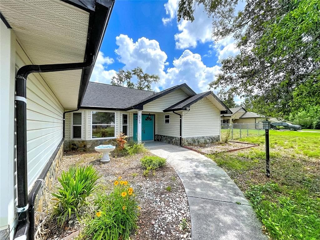 2360 SUTTON PLACE SPRING HILL, FL 34608