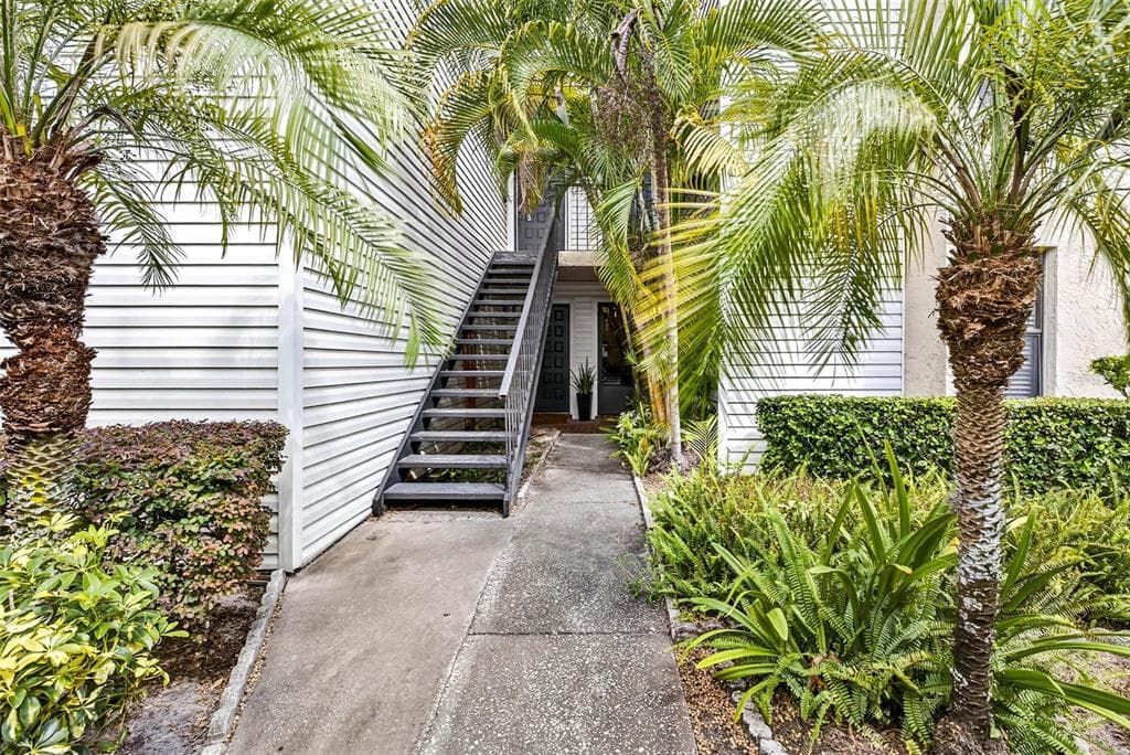 7809 NIAGARA AVENUE UNIT 2105 TAMPA, FL 33617